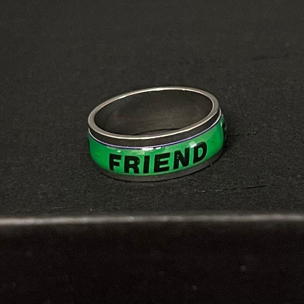 Vintage Women's Friend Ring Green and Silver Size 7.25